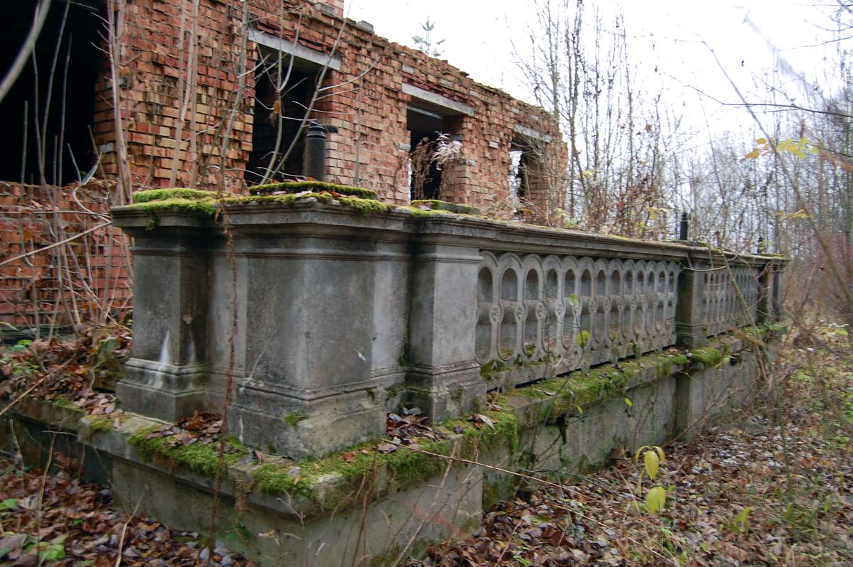 Остатки усадьбы после реконструкции